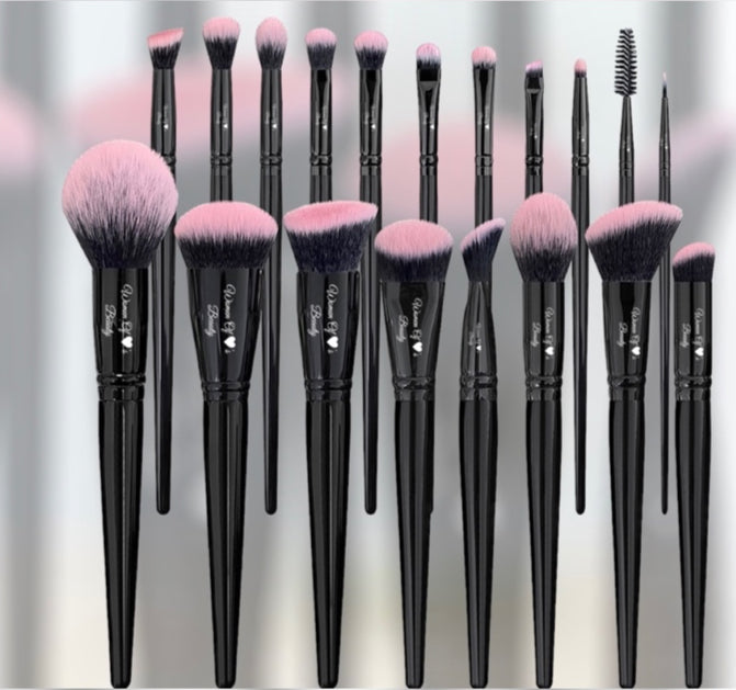 “Mi Corazón” 18 Piece Makeup Brush Set image 0