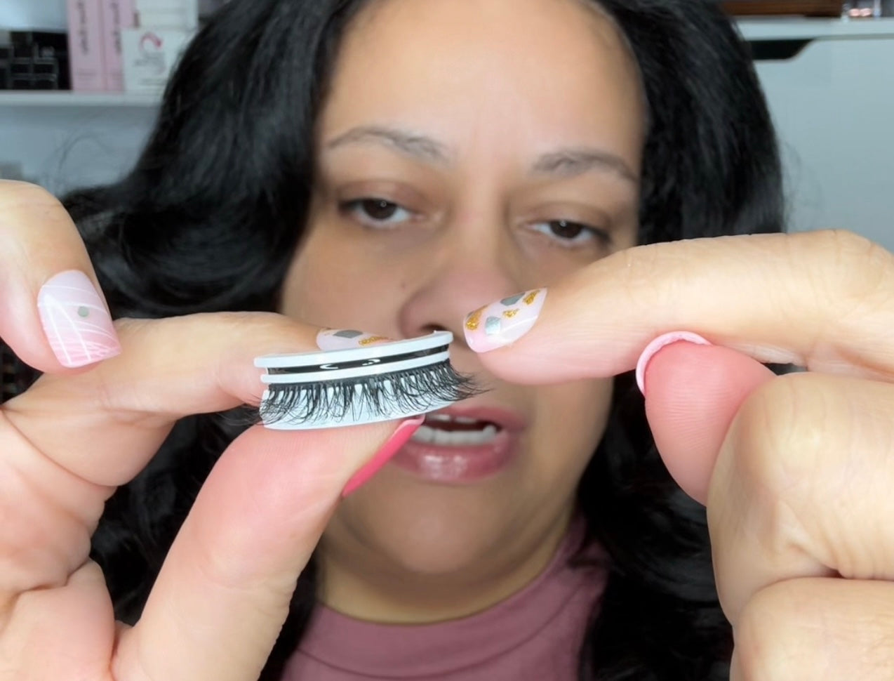 “Hellooo” Self Adhesive Lashes image 4